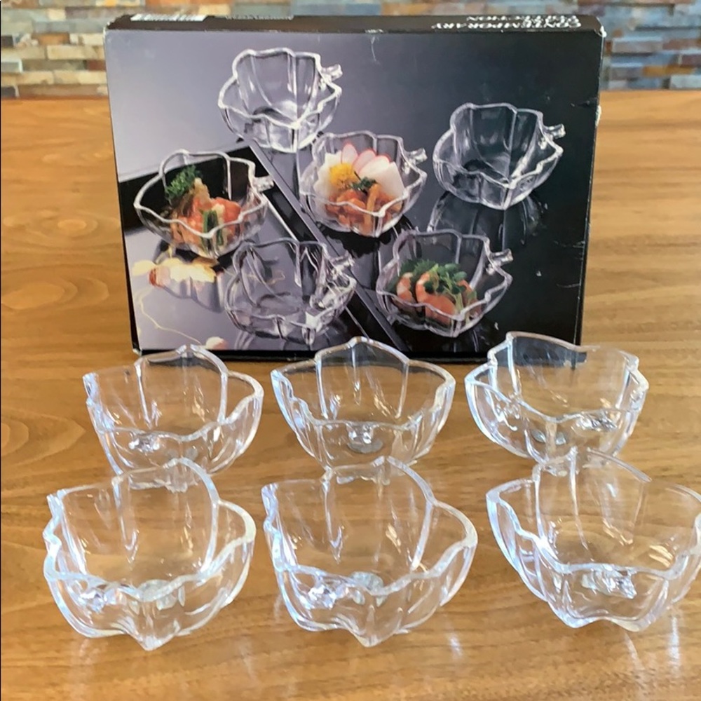 NIB Maple Leaf glass bowls (6)